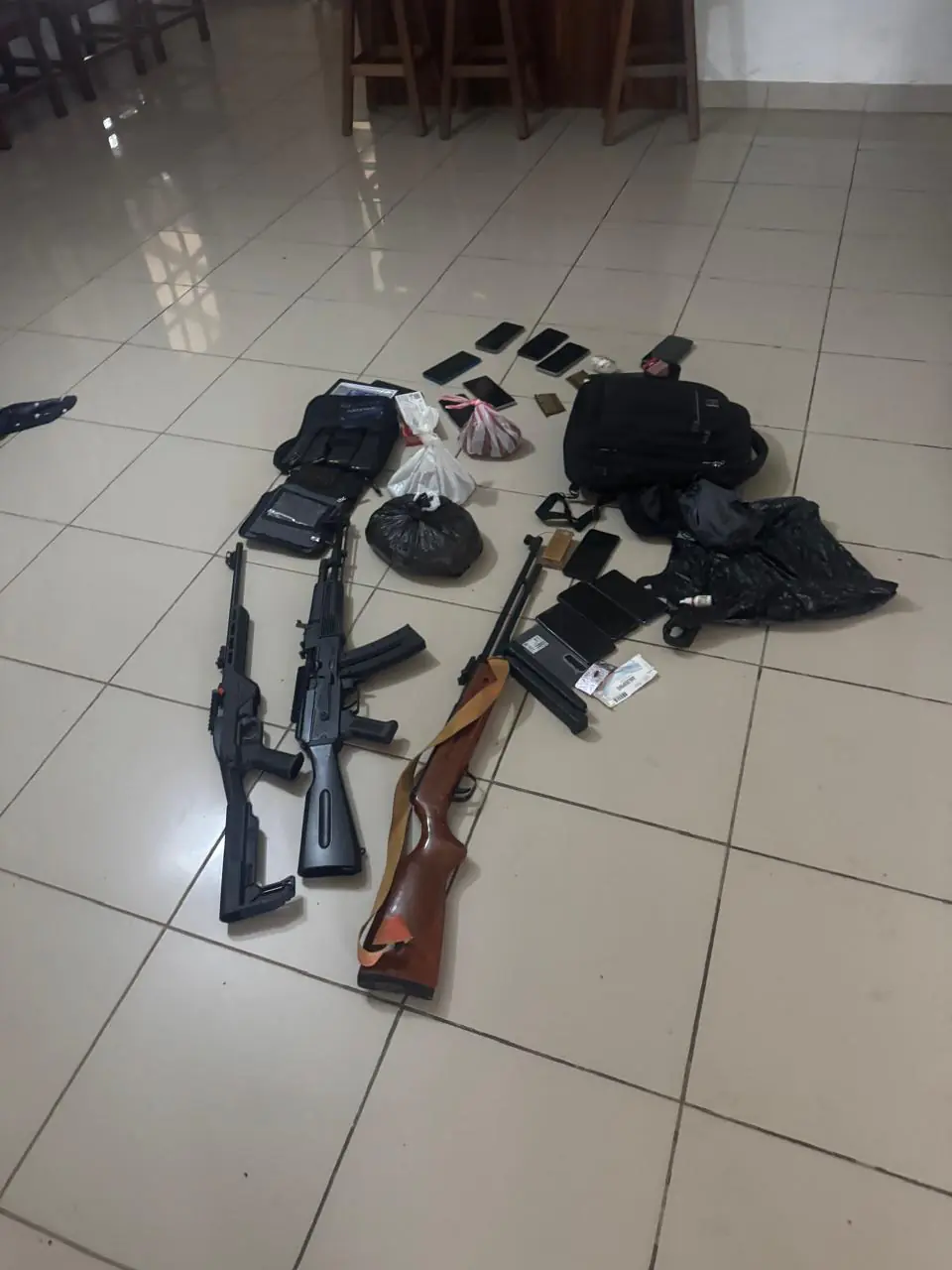 Parte de las armas encontradas en el operativo/FELCN