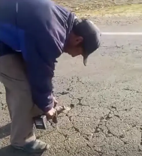 Zamora denuncia daño ‘deliberado’ a la carretera La Paz–Oruro durante bloqueos