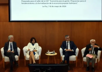 Gobierno y CAF debaten formalización de la economía popular
