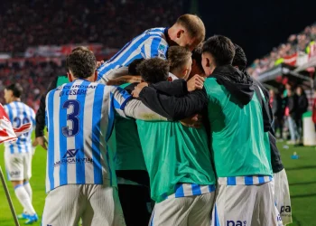 ‎Racing vuelve a la victoria y accede a los cuartos de final