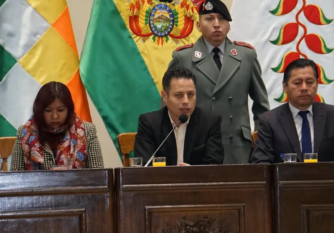 Lara afirma que Evo debe acudir a juicio y que la Policía debe capturarlo