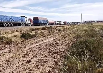 Cientos de camiones están varados en las carreteras por los bloqueos/RRSS