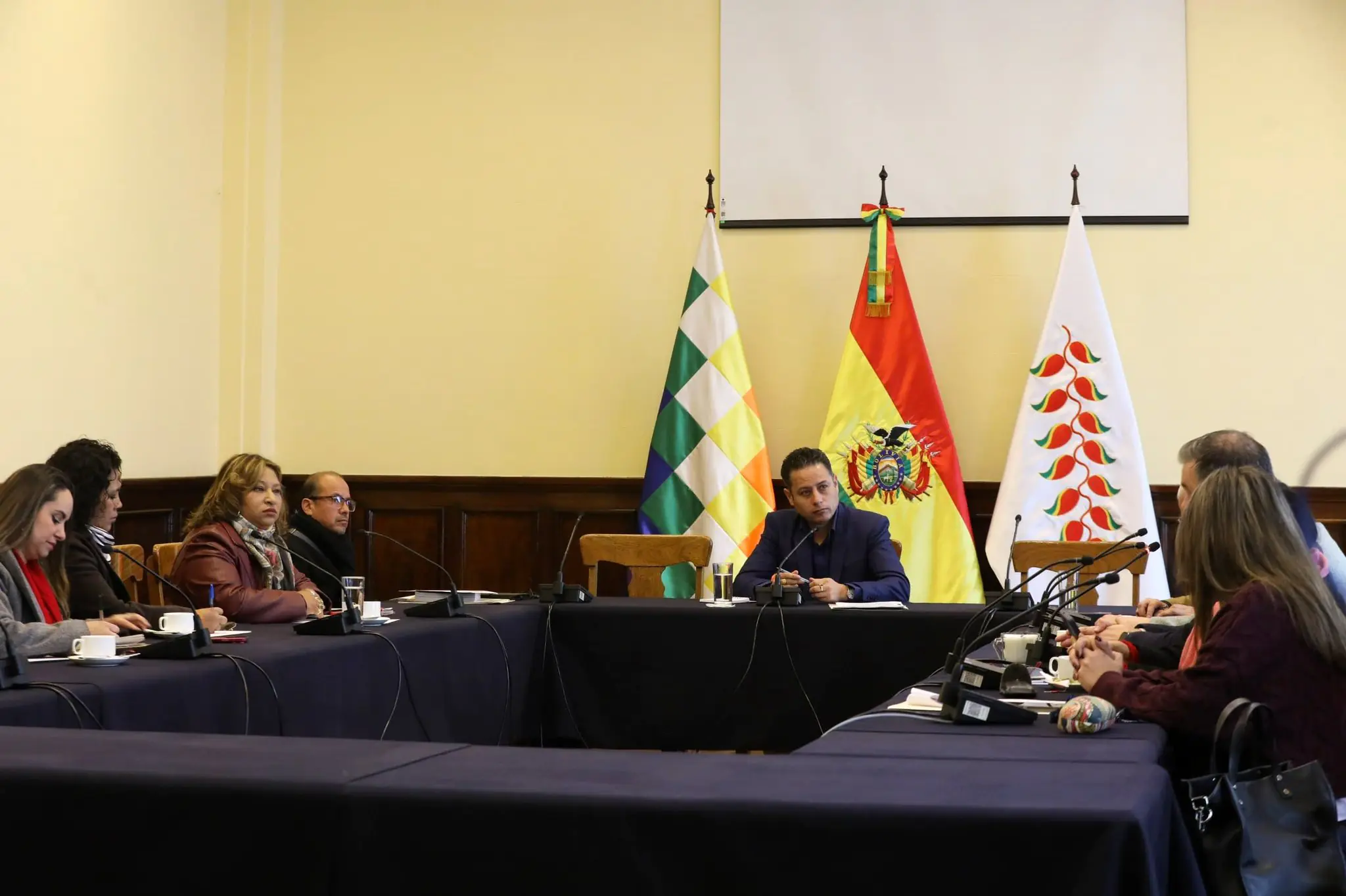 Lara coordina con jefes de bancada agenda sobre Contraloría, reformas y leyes pendientes
