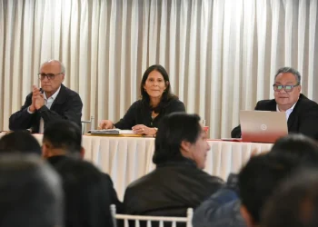 La ministra de Educación, Beatriz García, encabeza el diálogo con el magisterio, FOTO: APG