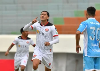 FC Universitario vence 0-2 a San Antonio en el debut del DT Flores