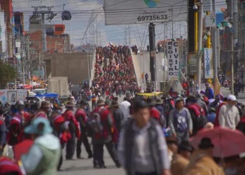 Yarhui exige procesar a Ponchos Rojos por violencia y bloqueos en El Alto