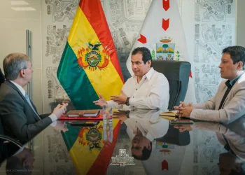 Diputados y Embajada de Uruguay acuerdan fortalecer cooperación e integración bilateral