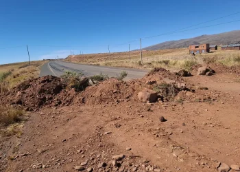 Gobierno exige levantar bloqueos tras dos muertes en carreteras