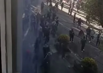 Maestros se movilizaron en puertas del Ministerio de Educación. FOTO: Captura