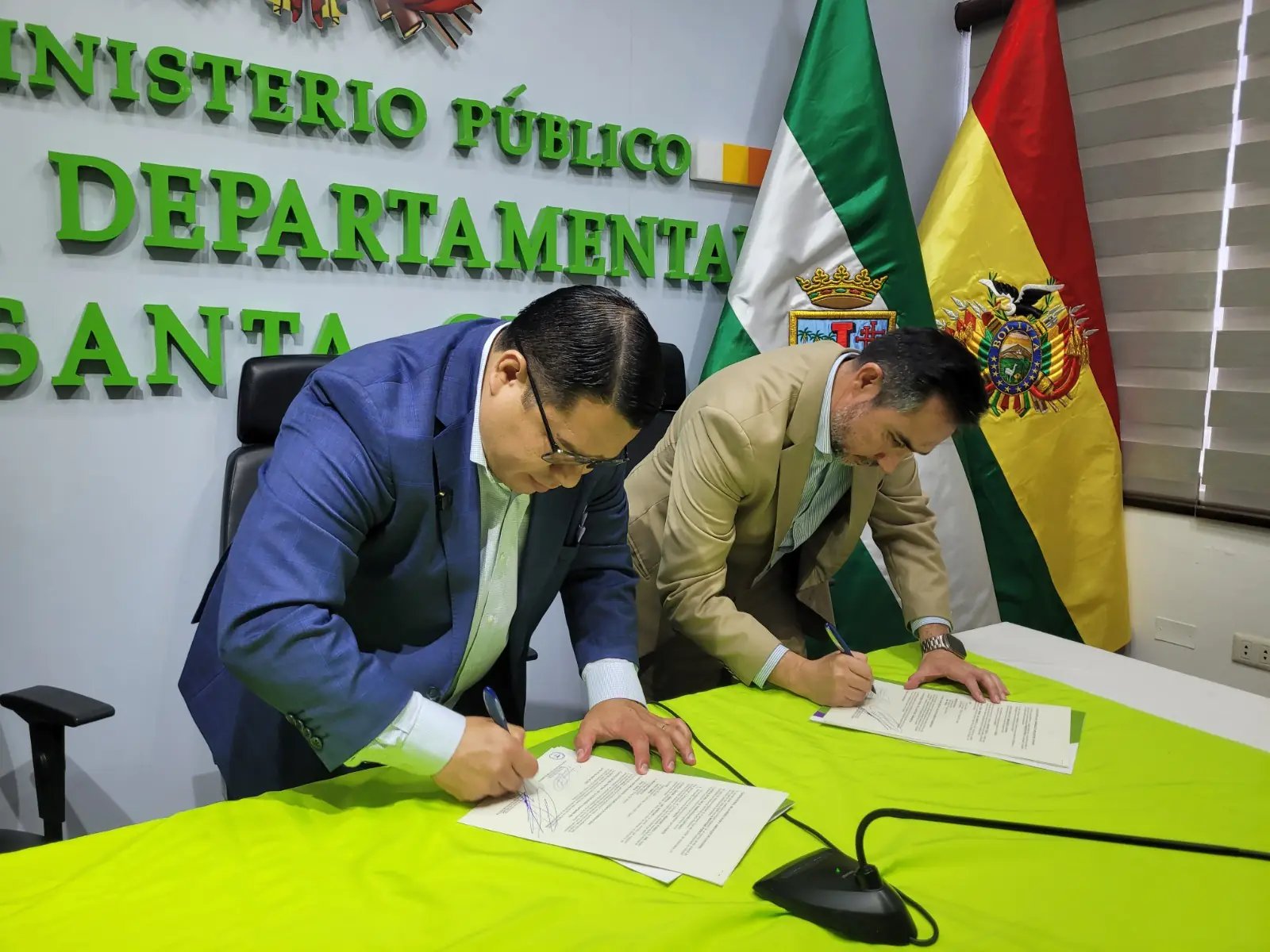 La firma del convenio/Fiscalía General
