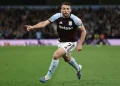 El centrocampista escocés del Aston Villa, John McGinn, número 07, celebra tras marcar el cuarto gol/AFP