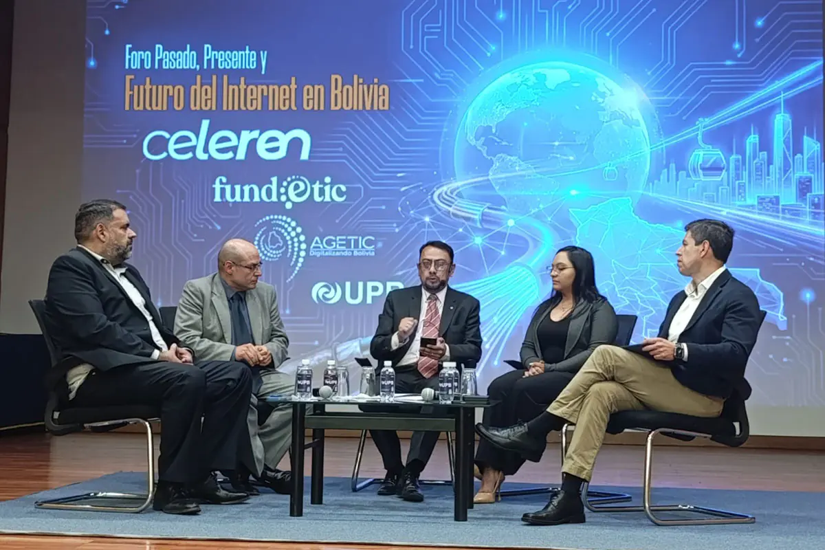 Conversatorio por el Día del Internet en Bolivia plantea hoja de ruta hacia 2030