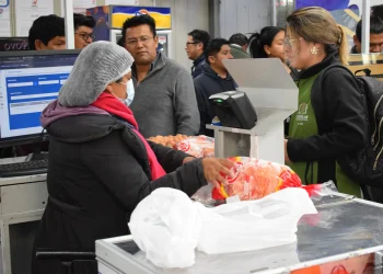 EMAPA garantiza abastecimiento de 30.000 kilos de pollo en La Paz