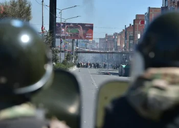 Policía reporta heridos y arrestados durante operativo de desbloqueo en La Paz