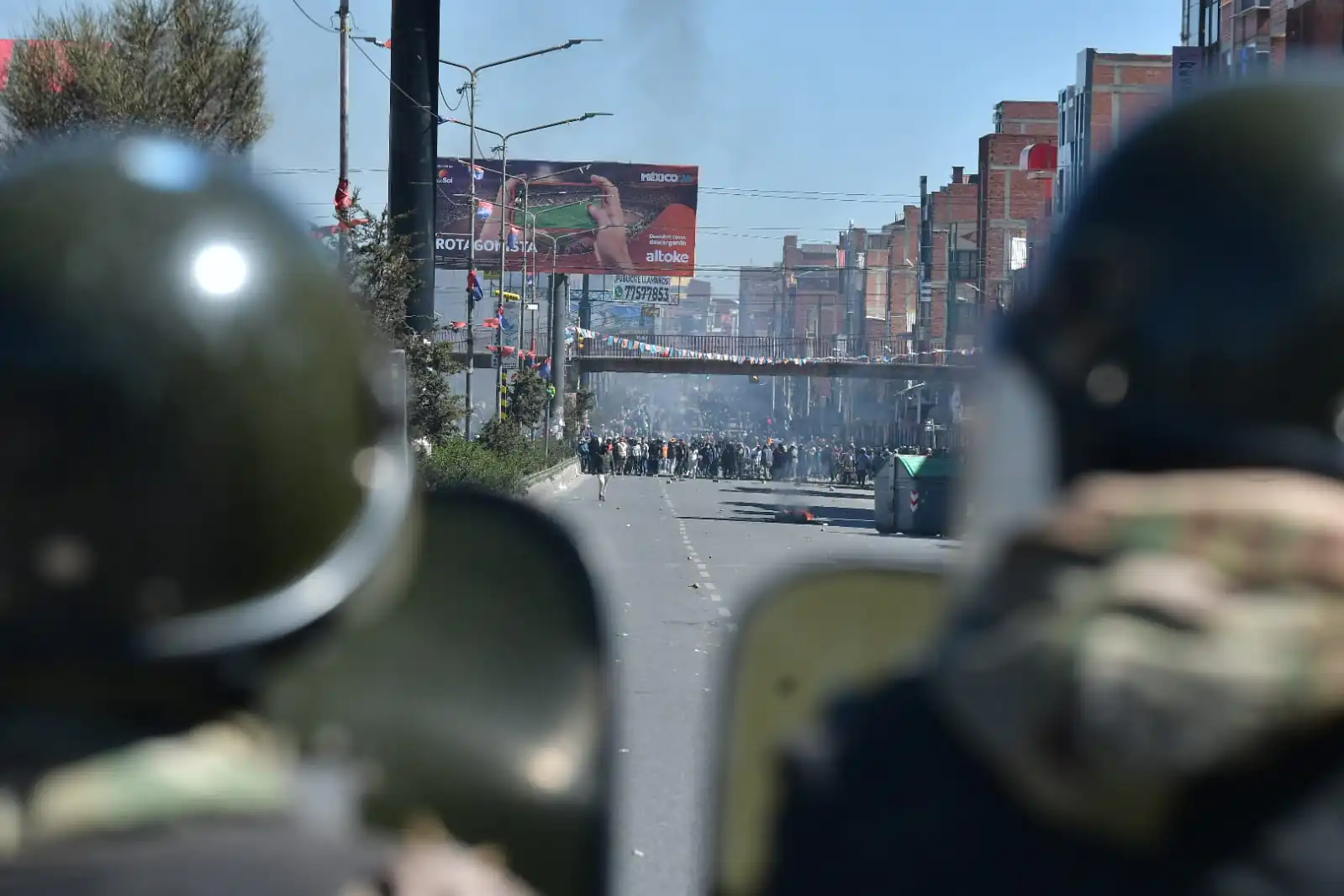 Policía reporta heridos y arrestados durante operativo de desbloqueo en La Paz