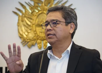 Gobierno instruye repliegue de policías y militares; asegura que logró el objetivo humanitario