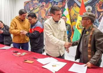 El Gobierno y la COR El Alto sellan acuerdo. FOTO: RRSS