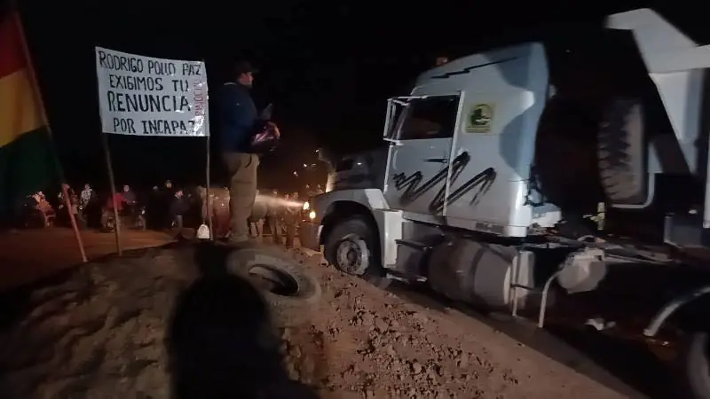 San Julián levanta temporalmente el bloqueo, pero mantiene presión contra el Gobierno