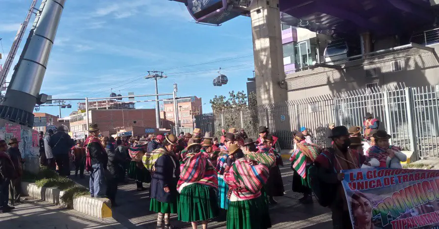Campesinos se concentran en El Alto para descender a La Paz