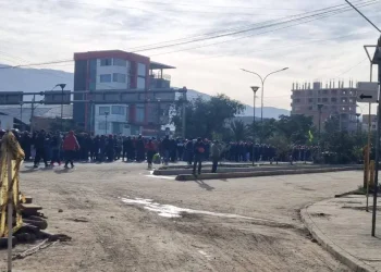 Bloquean la ruta nueva a Santa Cruz en Huayllani pese al resguardo policial