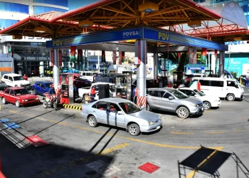 Se registran filas que superan las 15 cuadras en surtidores de la zona Sur