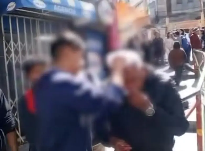 Adulto mayor resulta herido en enfrentamiento entre marchistas y vecinos