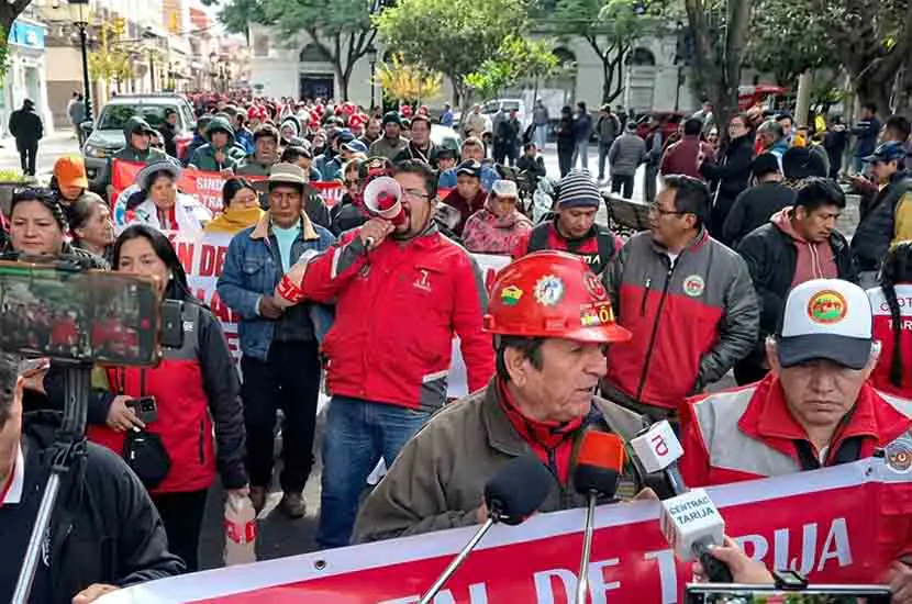 Marcha de la COD en Tarija exige diálogo y pacificación