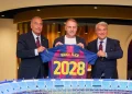 Hansi Flick renueva como entrenador del Barcelona hasta 2028