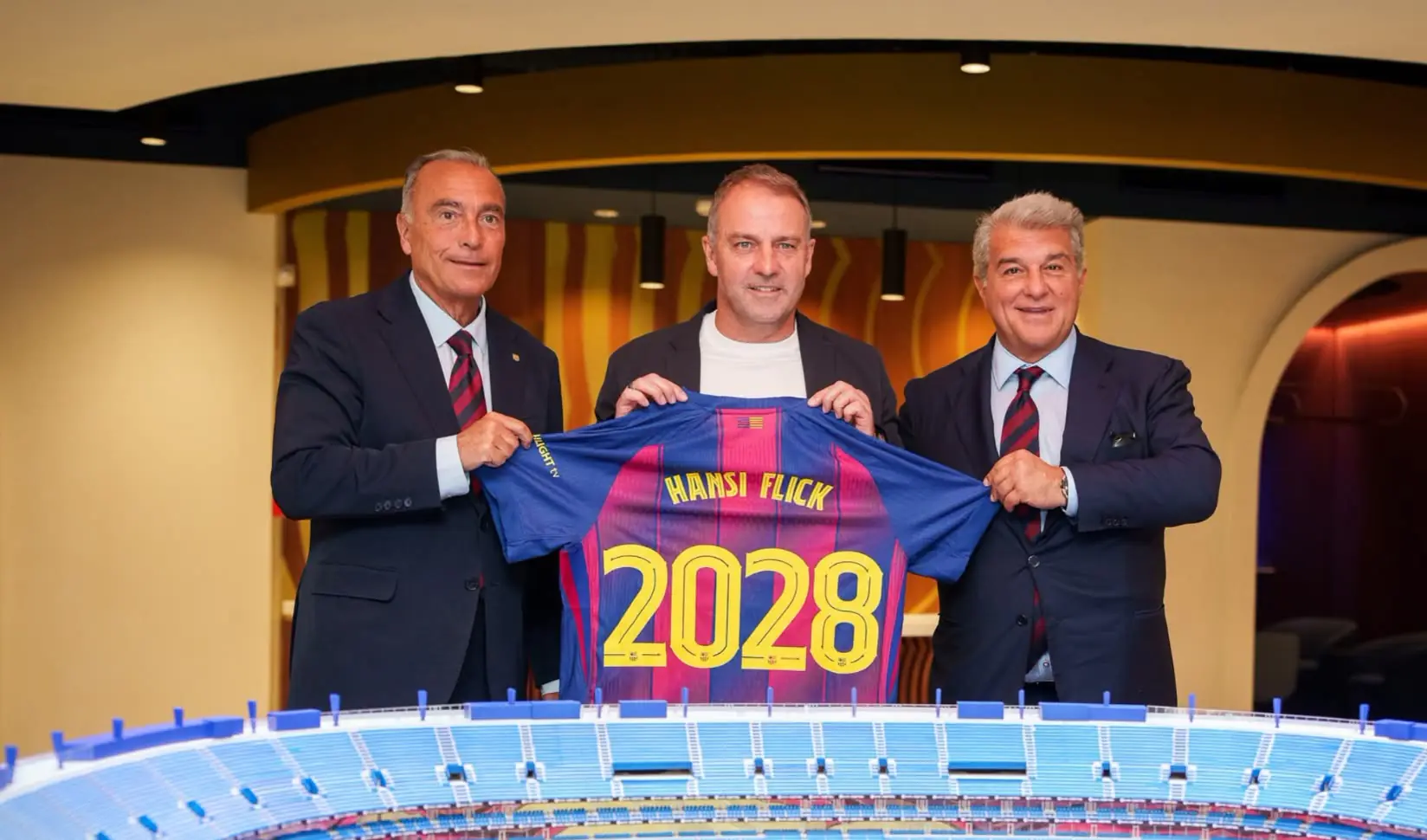 Hansi Flick renueva como entrenador del Barcelona hasta 2028
