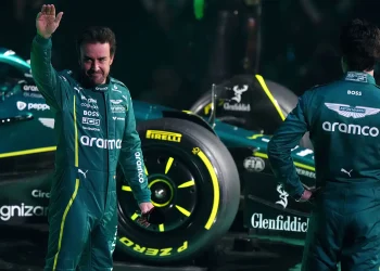 Alonso espera mejora de Aston Martin Honda en Canadá