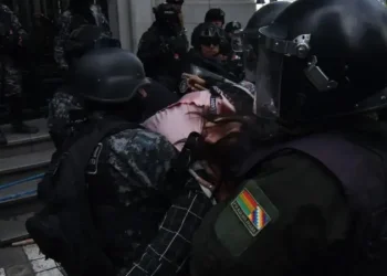 Periodistas denuncian agresiones en protestas de la COB en La Paz