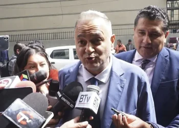Costa aún no quiere hablar de parar el torneo, pero le preocupa la situación del país