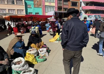 Vecinos de Viacha piden intervención urgente ante el desabastecimiento