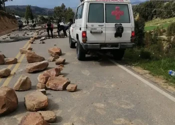 Bloqueadores impiden el paso de ambulancias. FOTO: Ministerio de Salud