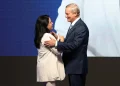 José Antonio Kast , saluda a María Trinidad Steinert la ministra de Seguridad destituida/AFP