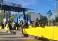 Los policías realizan el resguardo en el peaje de Huayllani/RRSS