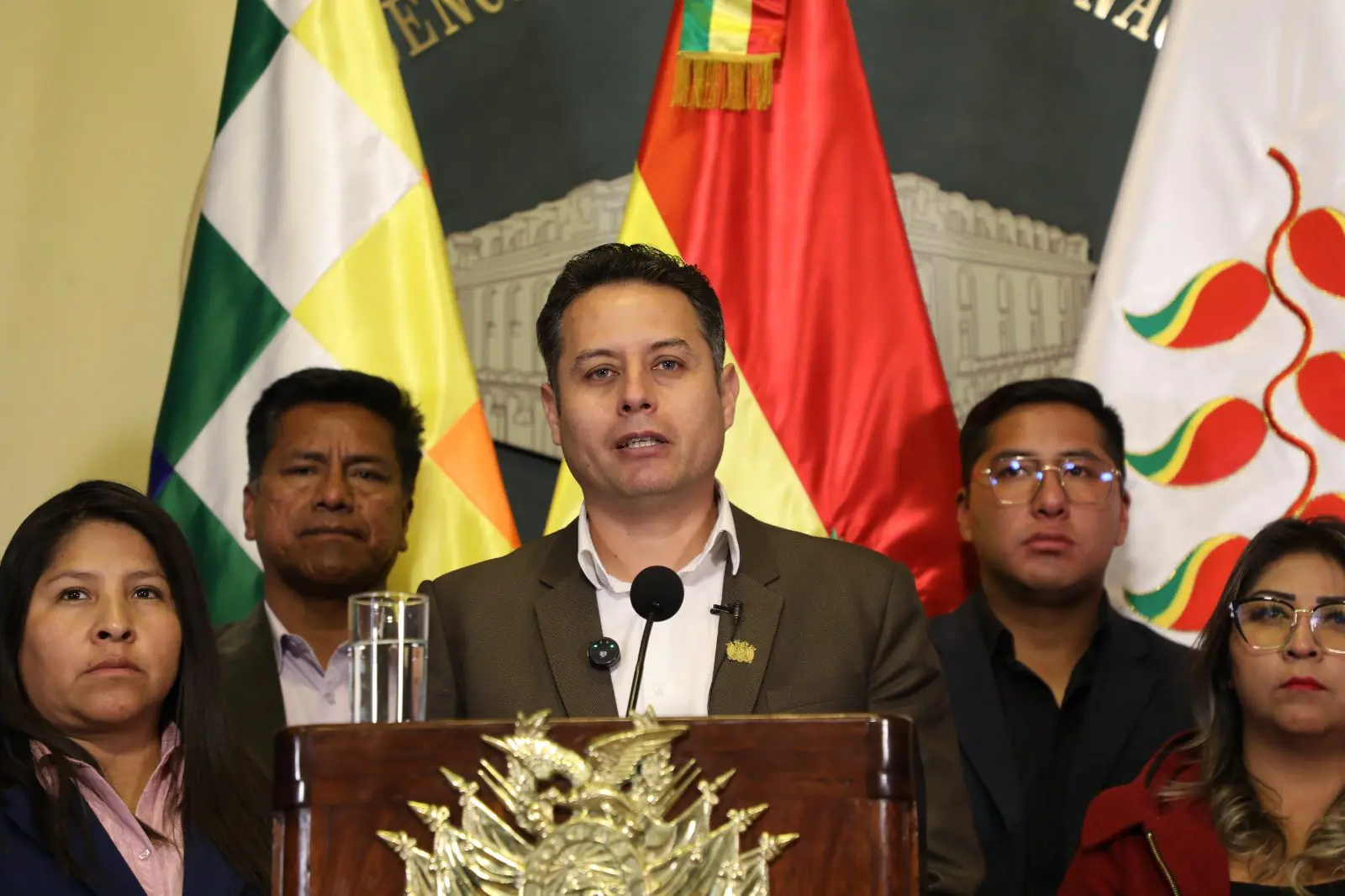 Lara rechaza expulsión de embajadora de Colombia; cuestiona decisión de Cancillería