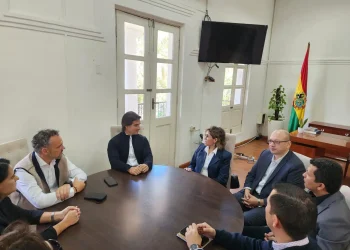 Reunión del alcalde cruceño con personal de la Contraloría/CGE