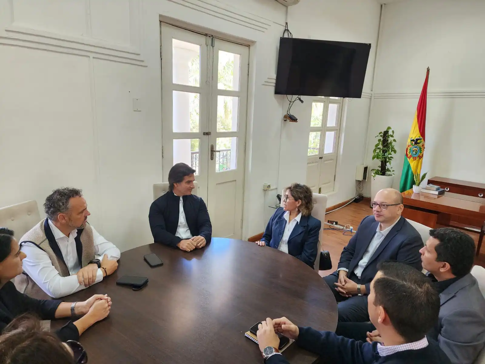 Reunión del alcalde cruceño con personal de la Contraloría/CGE