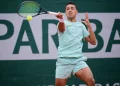 Hugo Dellien arrasa a Dodig y se acerca al Roland Garros