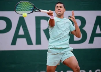 Hugo Dellien arrasa a Dodig y se acerca al Roland Garros