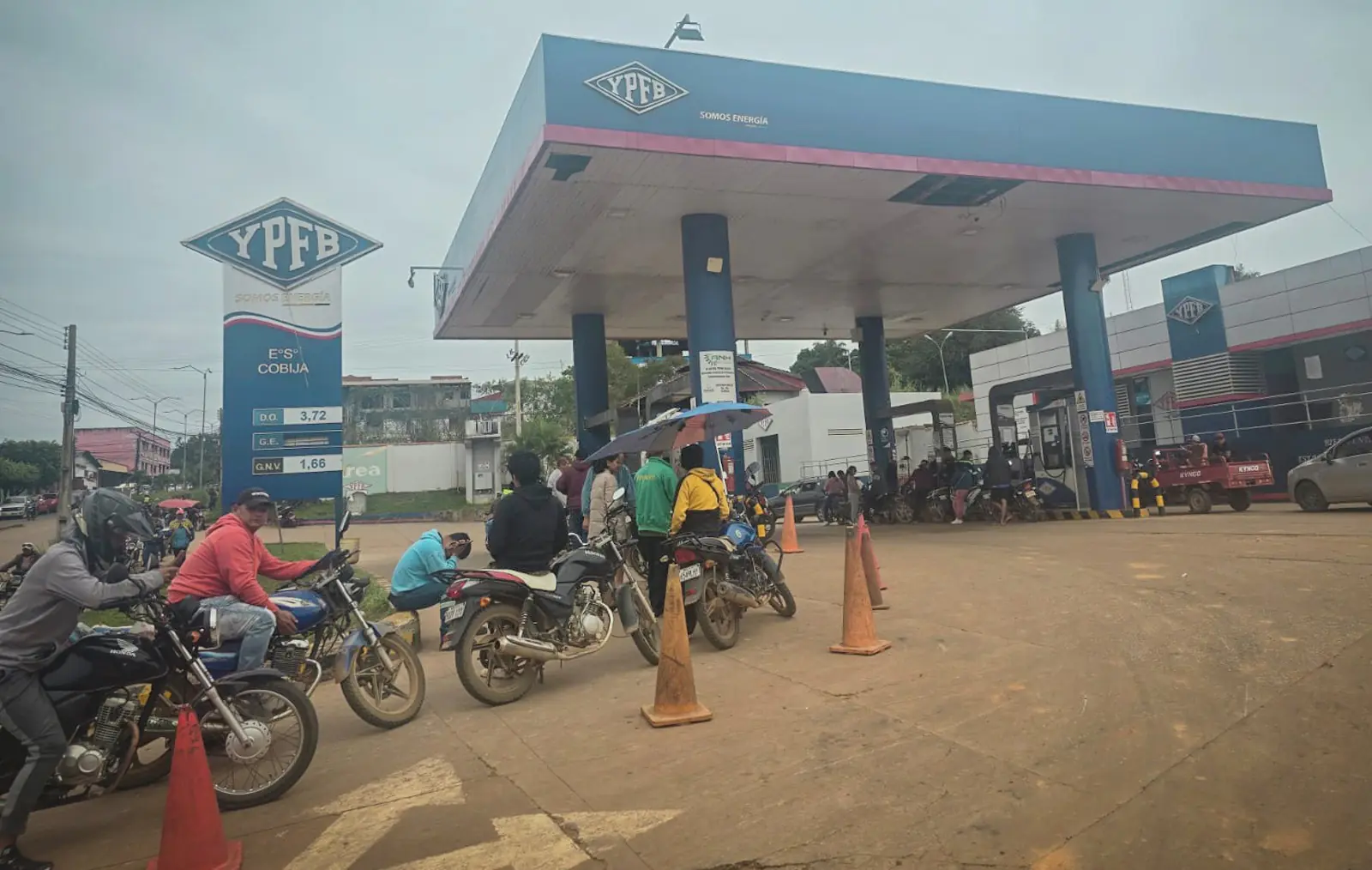 YPFB programa despacho de 45.000 litros de combustibles para Cobija
