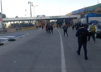 Bloqueadores cercan el aeropuerto de El Alto