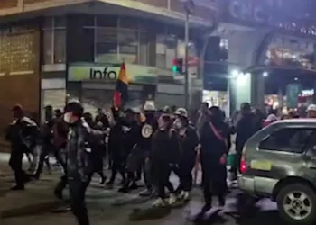 Plataformas en La Paz marchan en contra de los bloqueos