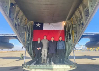 Avión chileno llega a El Alto con cinco toneladas de alimentos para La Paz