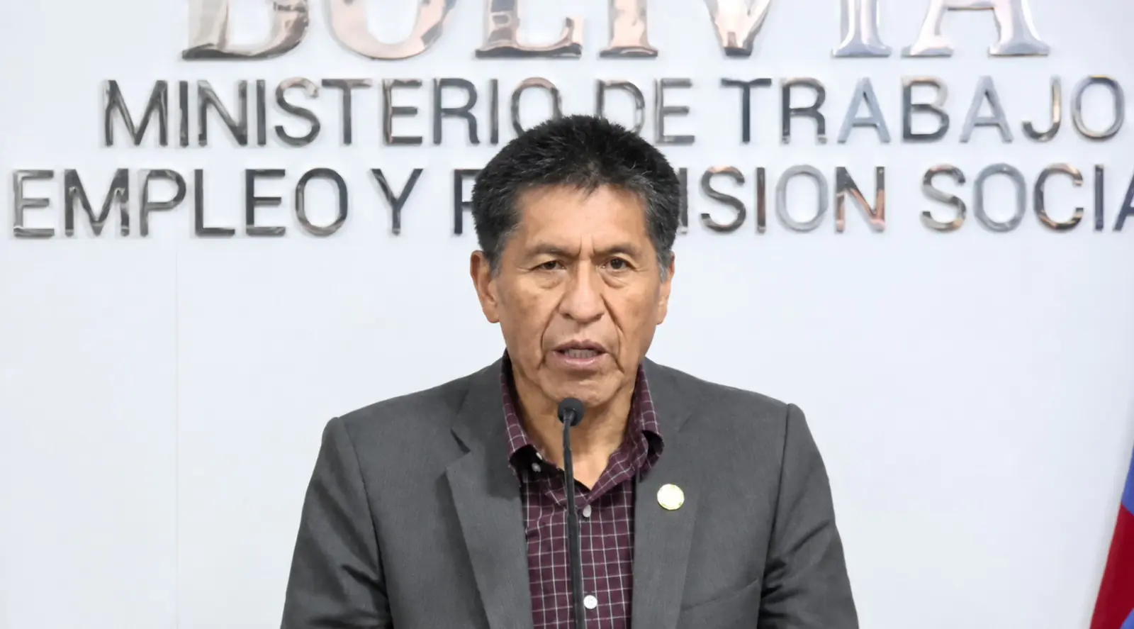 Morales pone su cargo a disposición en Trabajo ‘para pacificar el país’