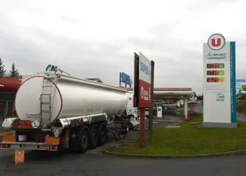 El petróleo cae, por la esperanza de acuerdo en Oriente Medio