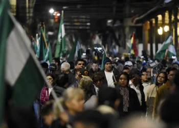 Marcha por la democracia inunda las calles de Santa Cruz