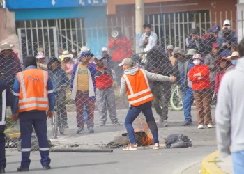 Obras Públicas destraba accesos al aeropuerto de El Alto y permite salida de pasajeros