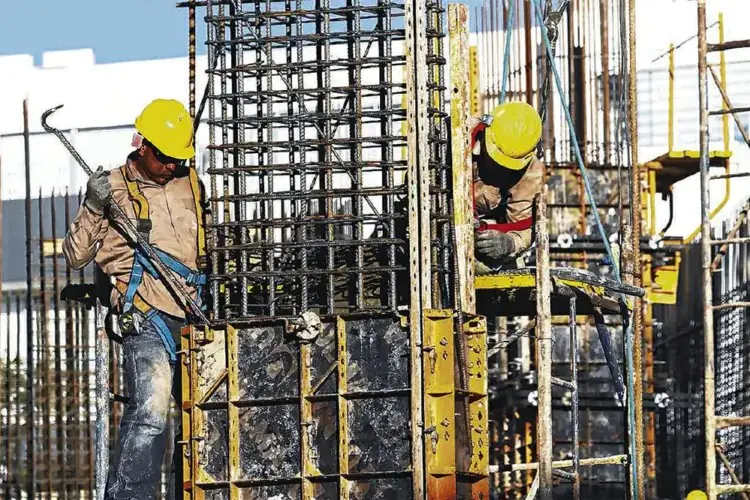 Constructores paceños advierten quiebras y paralización de obras por bloqueos